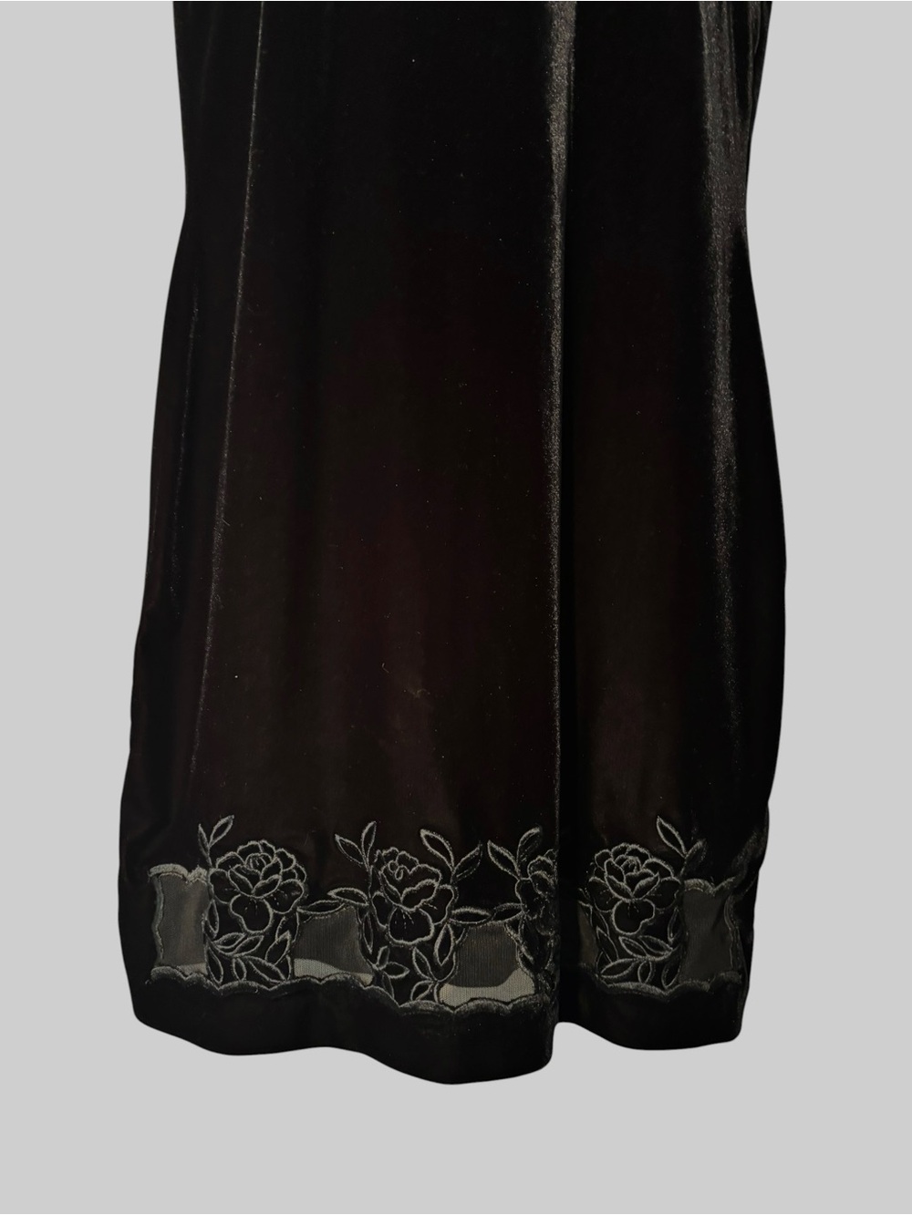 Vintage Scene Black Sleeveless Mock-Neck Mini Dress with Floral Hem Size 7/8 - Picture 3 of 6